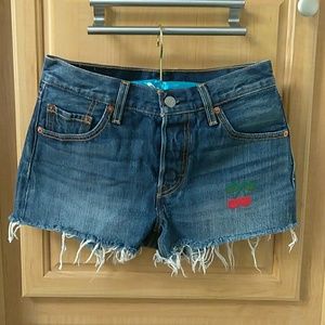 Levis shorts/ Cherry embroiry